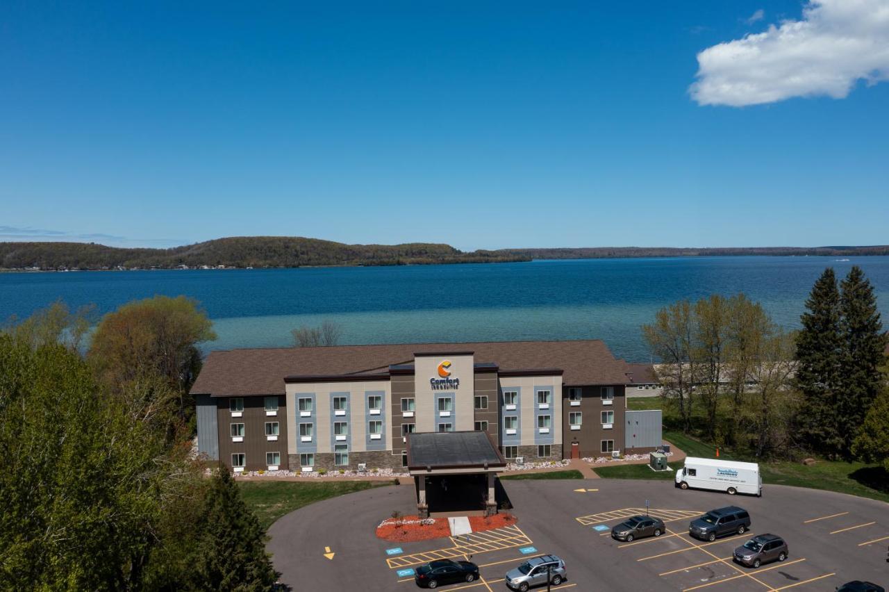 Comfort Inn & Suites Munising-Lakefront Exteriör bild